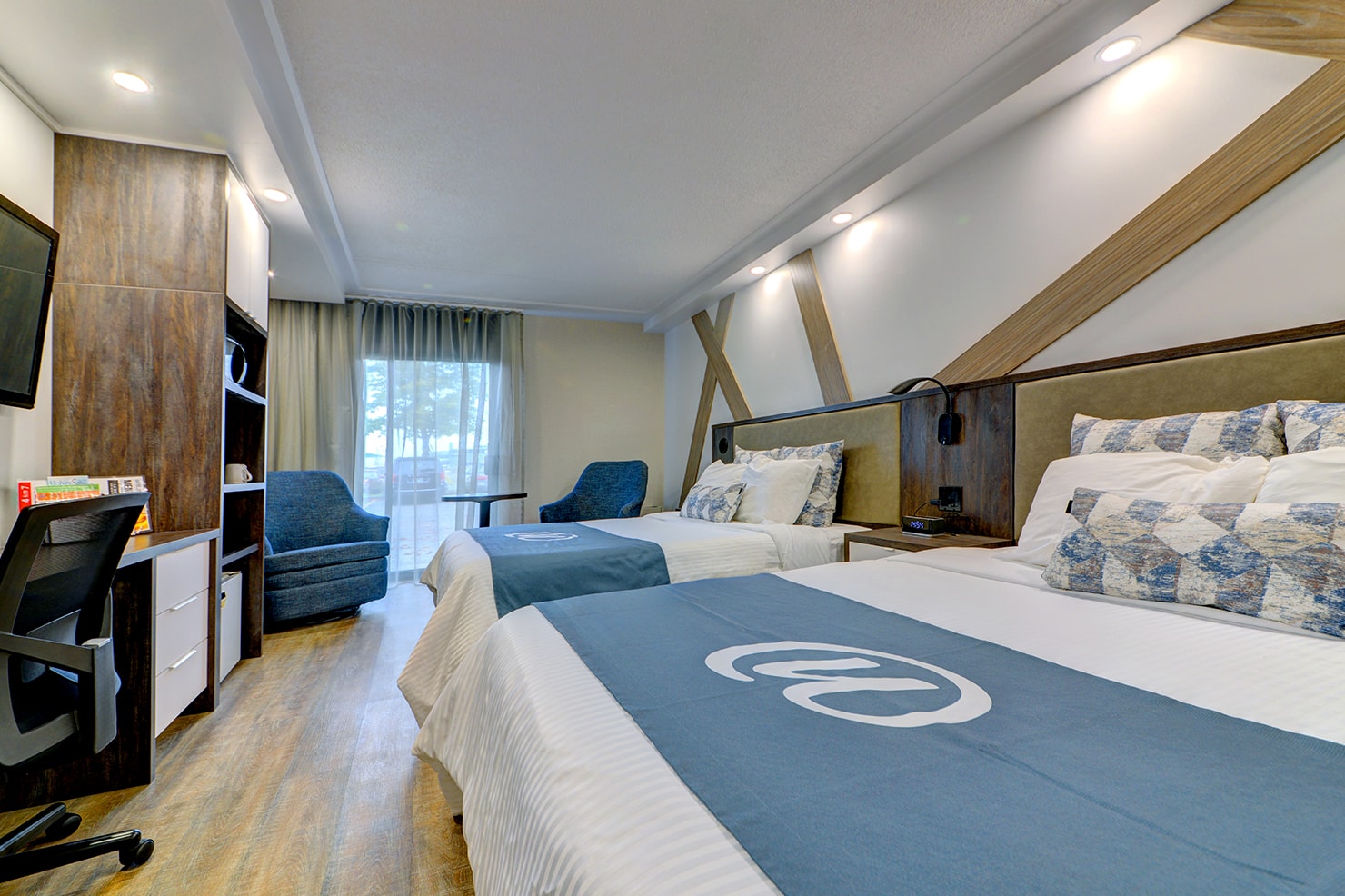 Guest Rooms & Suites